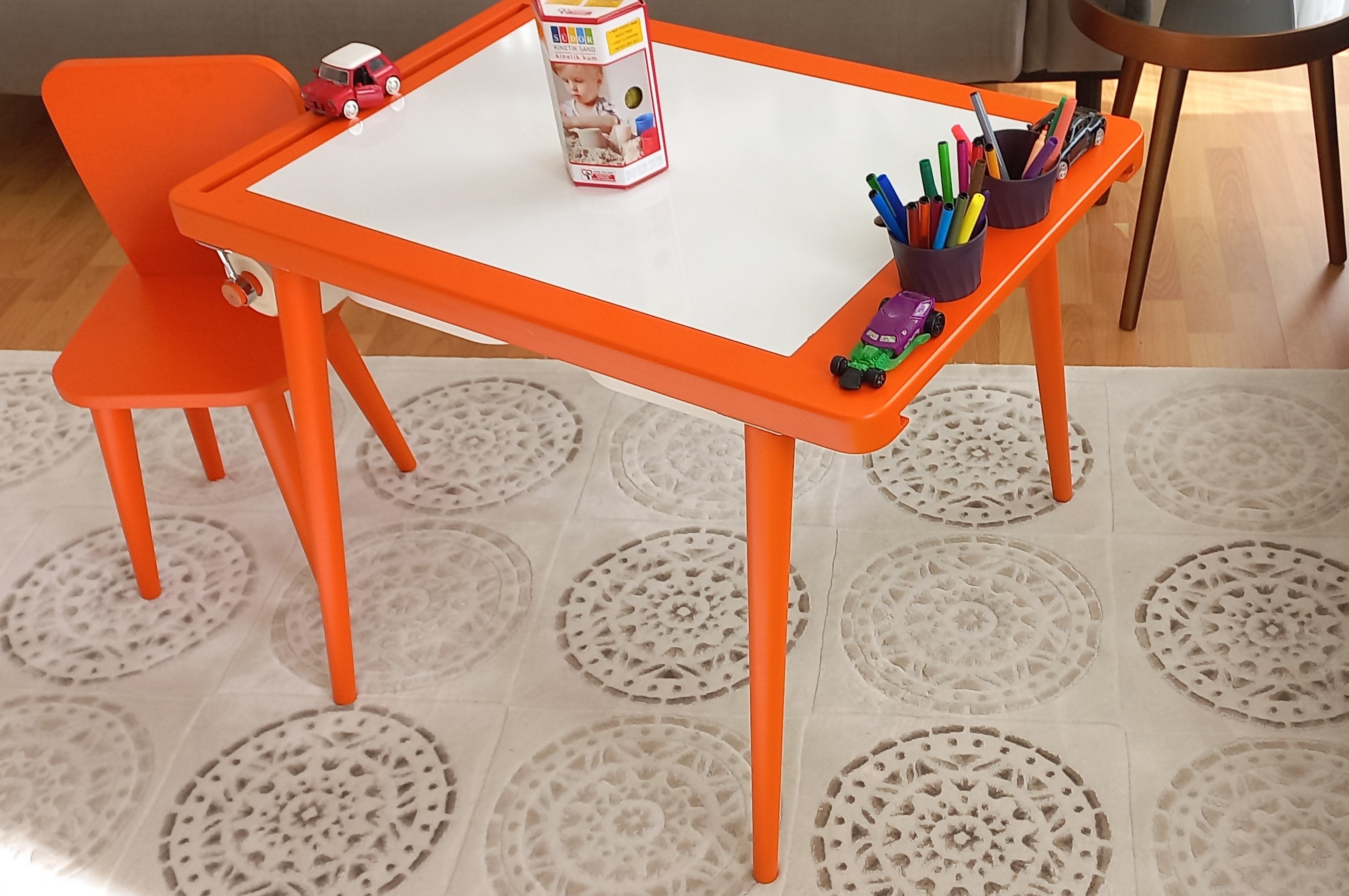 Turuncu Renkli Montessori Ahşap Aktivite Masası - Huş Ağacı